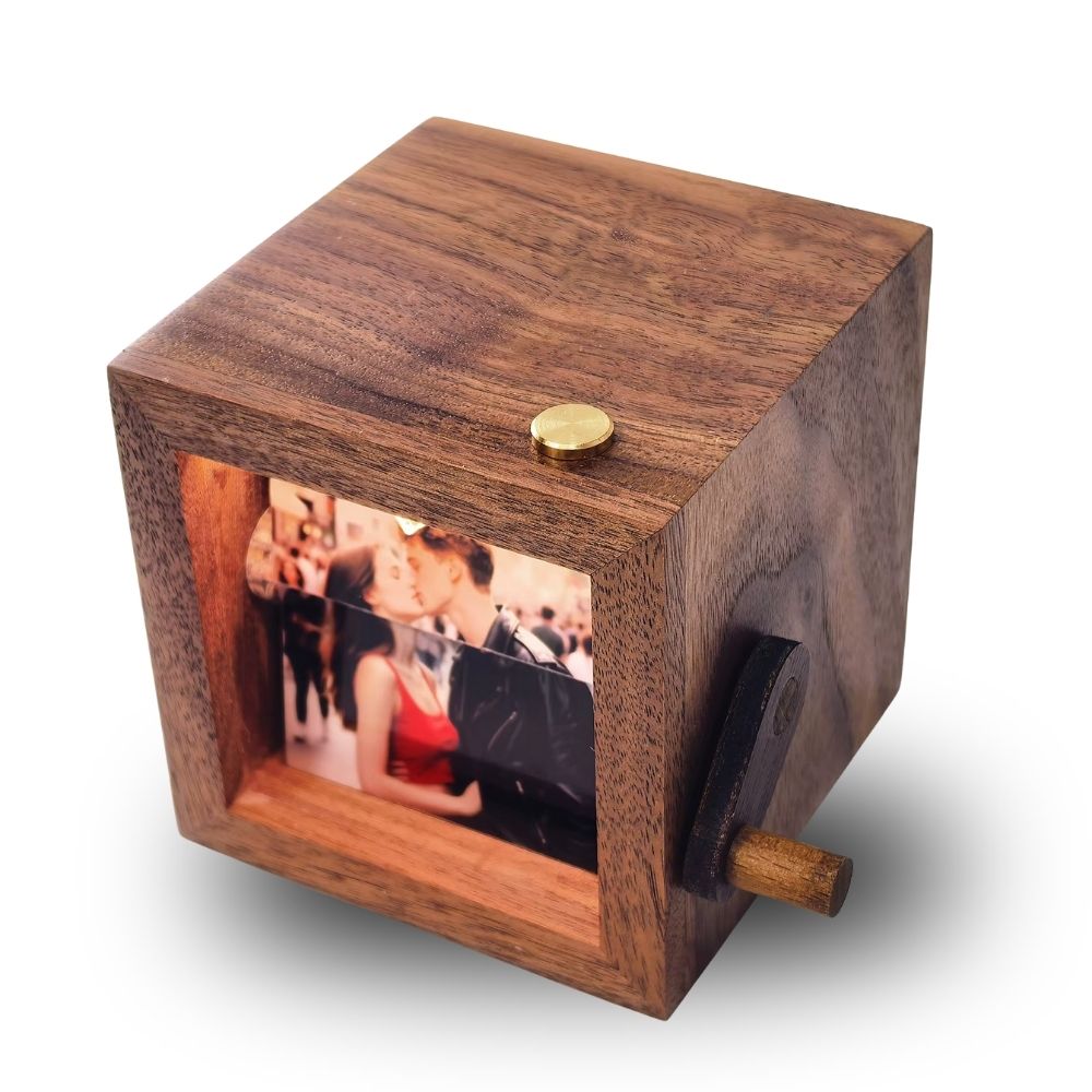 MemóriaBox™ – Diófából készült forgatható képes emlékdoboz